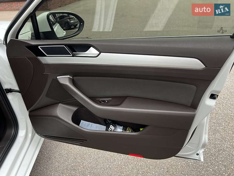 Універсал Volkswagen Passat 2015 в Києві