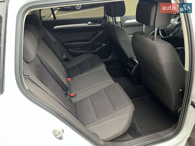 Універсал Volkswagen Passat 2015 в Києві