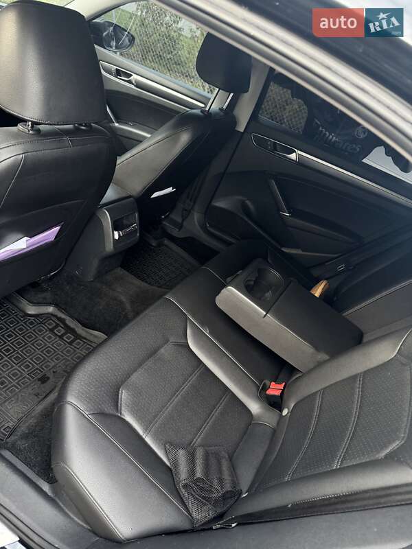 Седан Volkswagen Passat 2016 в Києві фото 6 Седан Volkswagen Passat 2016 в Києві