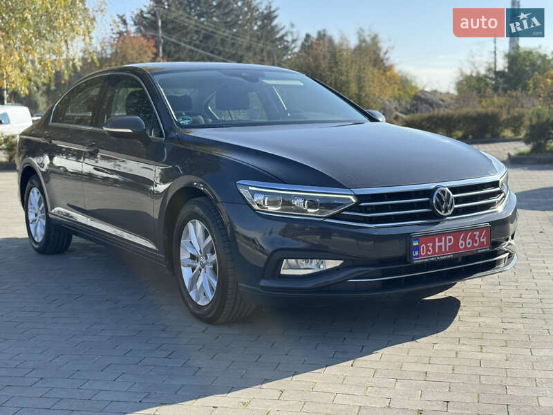Седан Volkswagen Passat 2020 в Луцке
