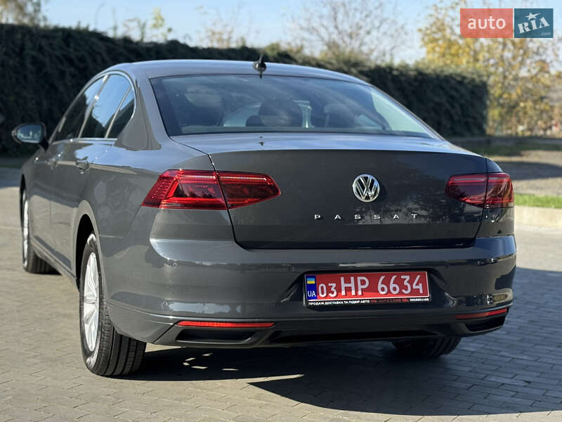 Седан Volkswagen Passat 2020 в Луцке