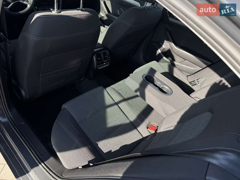 Седан Volkswagen Passat 2020 в Луцке