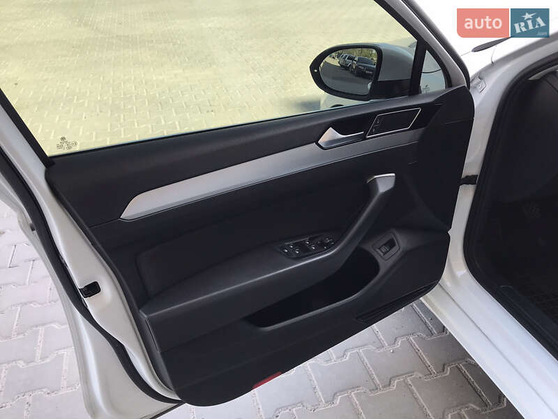 Универсал Volkswagen Passat 2017 в Тернополе фото 13 Универсал Volkswagen Passat 2017 в Тернополе