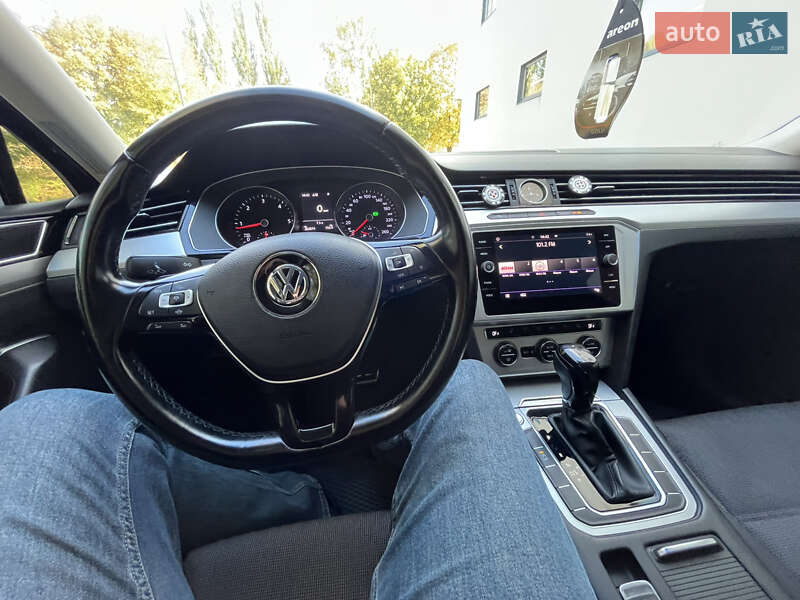 Универсал Volkswagen Passat 2019 в Хмельницком