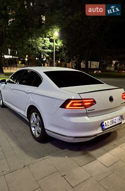 Седан Volkswagen Passat 2015 в Ужгороді