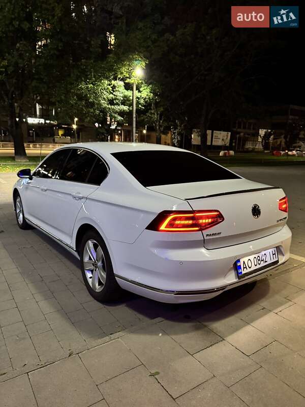 Седан Volkswagen Passat 2015 в Ужгороді