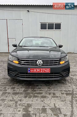 Седан Volkswagen Passat 2017 в Києві