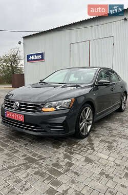 Седан Volkswagen Passat 2017 в Киеве