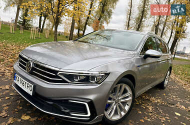 Универсал Volkswagen Passat 2020 в Киеве