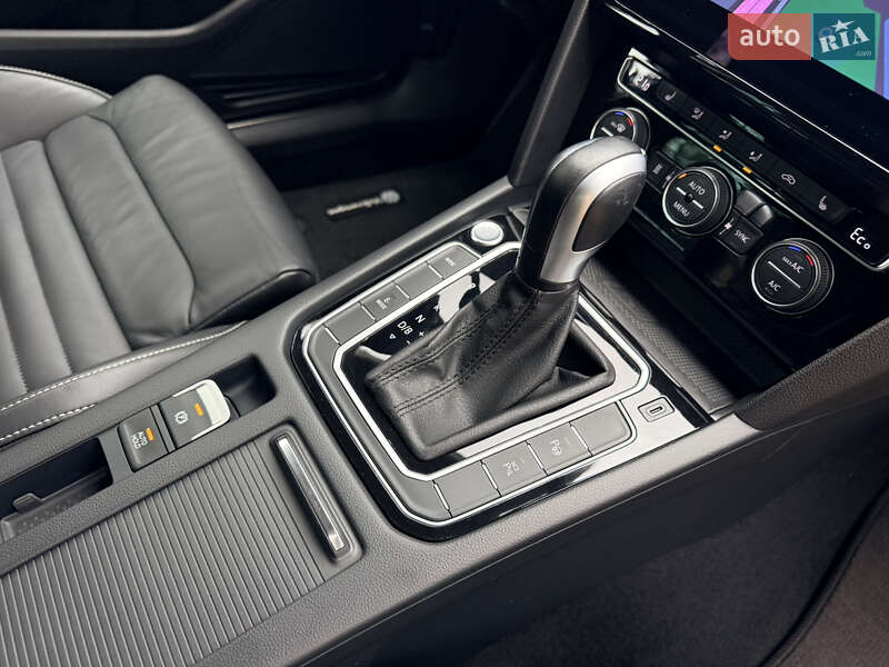 Универсал Volkswagen Passat 2020 в Киеве фото 30 Универсал Volkswagen Passat 2020 в Киеве