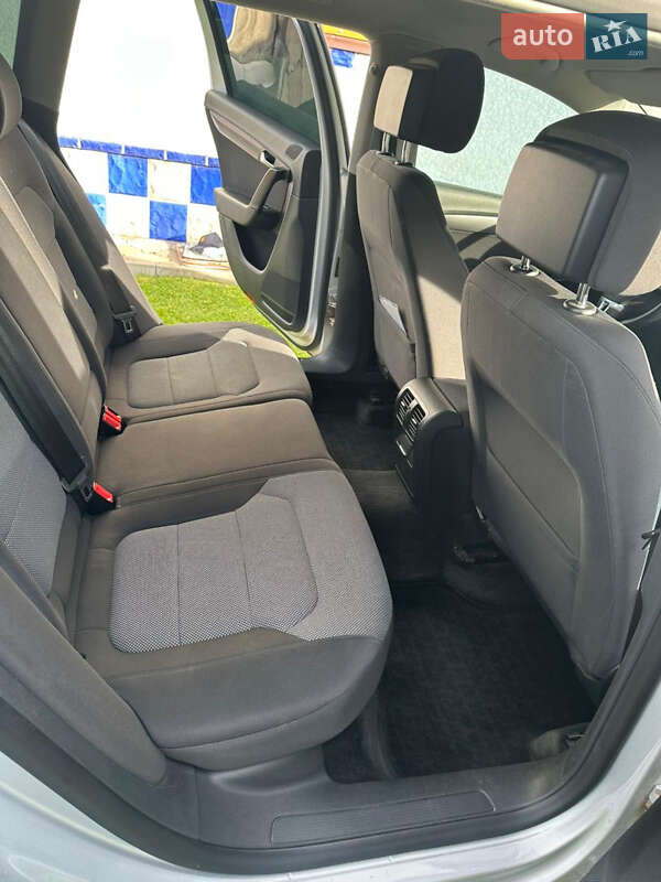 Універсал Volkswagen Passat 2011 в Чернівцях