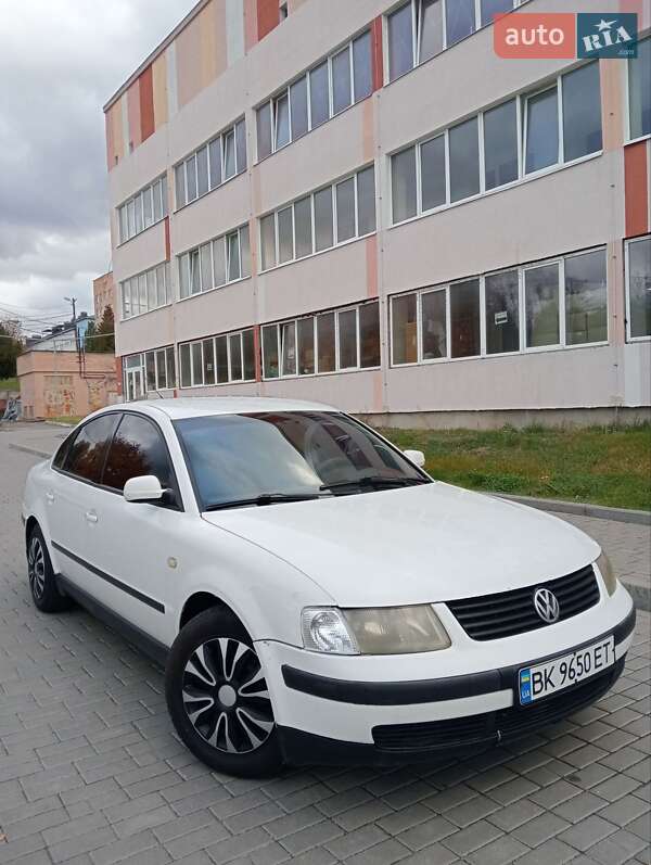 Седан Volkswagen Passat 1999 в Рівному