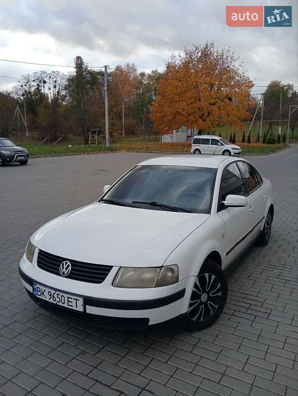 Седан Volkswagen Passat 1999 в Рівному