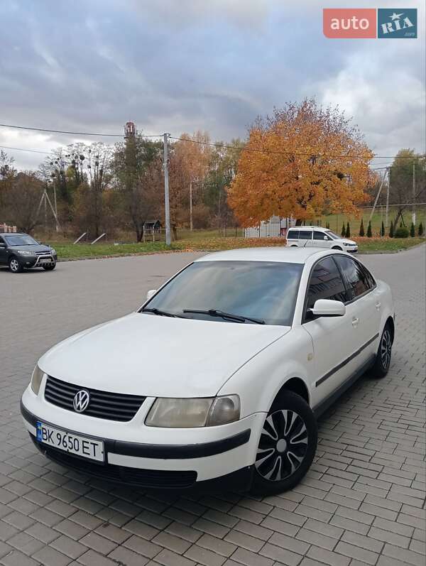 Седан Volkswagen Passat 1999 в Рівному