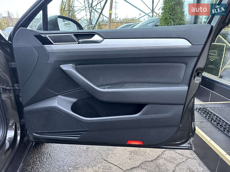 Універсал Volkswagen Passat 2017 в Харкові фото 25 Універсал Volkswagen Passat 2017 в Харкові