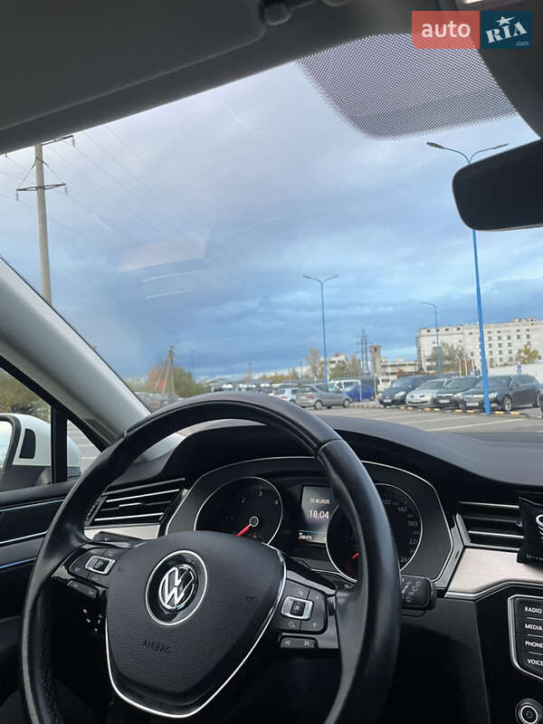 Универсал Volkswagen Passat 2016 в Ужгороде фото 17 Универсал Volkswagen Passat 2016 в Ужгороде