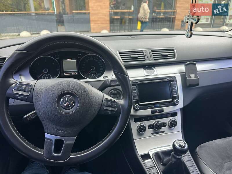 Универсал Volkswagen Passat 2012 в Ужгороде фото 4 Универсал Volkswagen Passat 2012 в Ужгороде