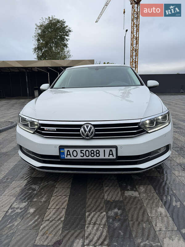 Седан Volkswagen Passat 2015 в Ужгороде