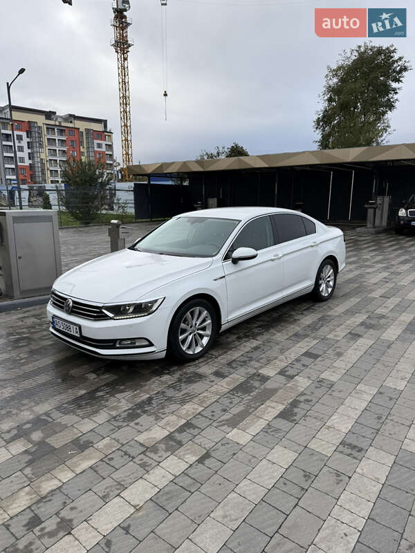 Седан Volkswagen Passat 2015 в Ужгороде