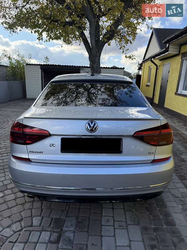Седан Volkswagen Passat 2016 в Кривом Роге