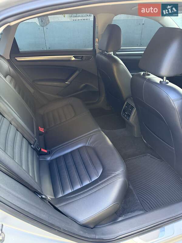 Седан Volkswagen Passat 2016 в Кривом Роге