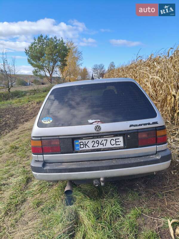 Универсал Volkswagen Passat 1990 в Дубно