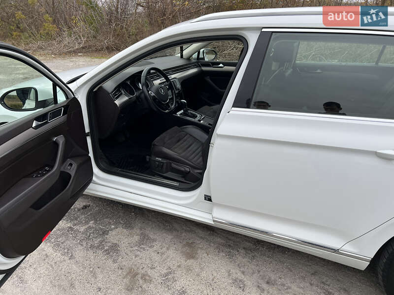 Універсал Volkswagen Passat 2015 в Рокитному