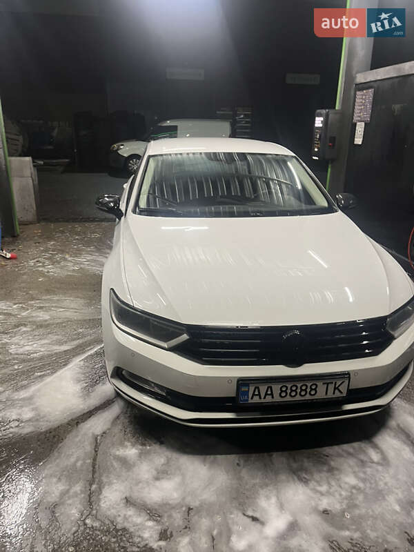 Седан Volkswagen Passat 2016 в Киеве