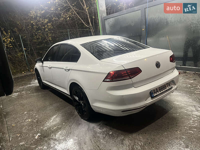 Седан Volkswagen Passat 2016 в Киеве