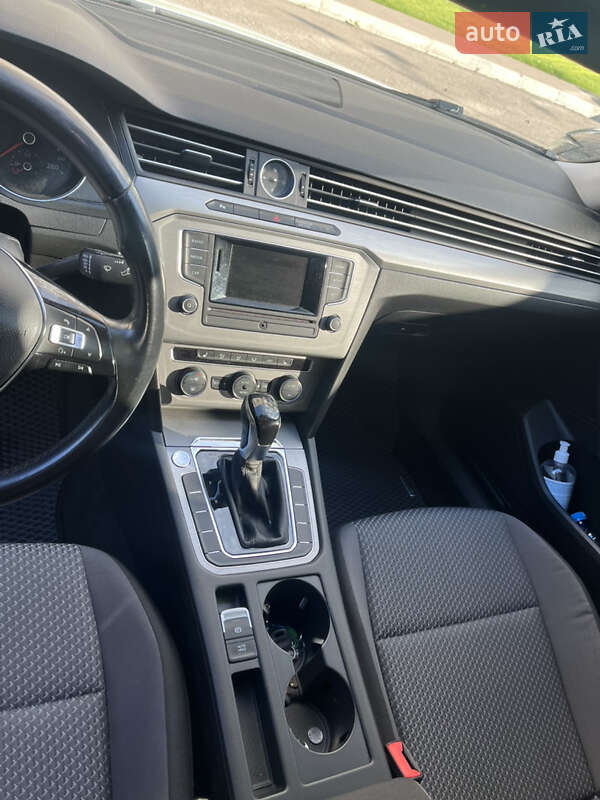 Седан Volkswagen Passat 2016 в Киеве