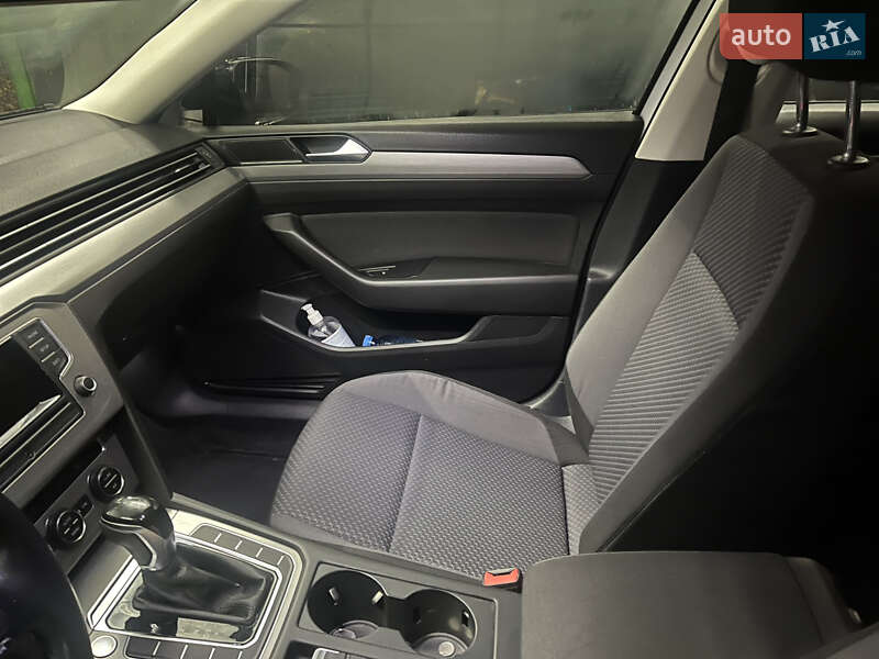 Седан Volkswagen Passat 2016 в Киеве