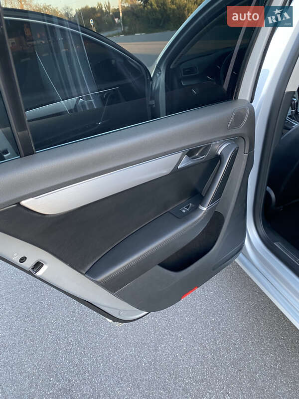 Седан Volkswagen Passat 2013 в Казатине