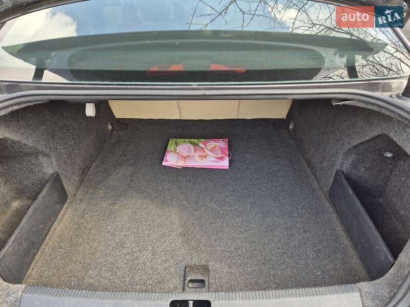 Седан Volkswagen Passat 2008 в Ивано-Франковске