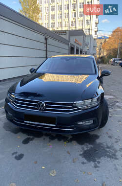 Седан Volkswagen Passat 2020 в Виннице