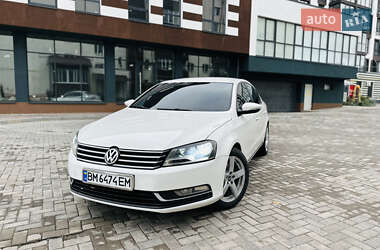 Седан Volkswagen Passat 2011 в Ромнах