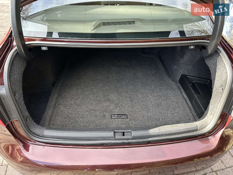 Седан Volkswagen Passat 2013 в Брошневі-Облозі