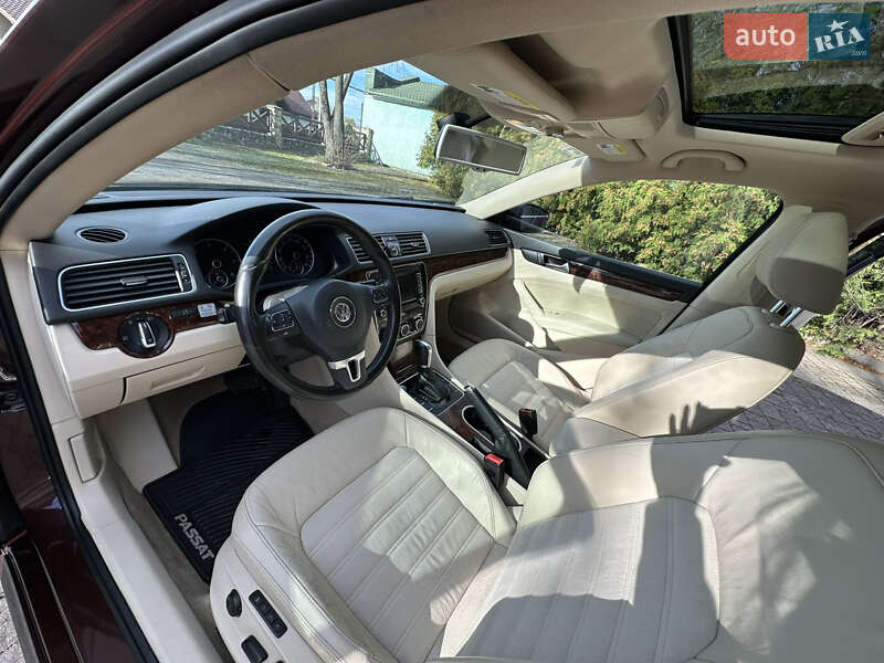 Седан Volkswagen Passat 2013 в Брошневі-Облозі