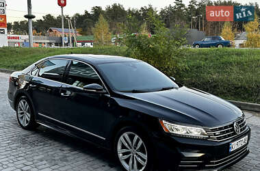 Седан Volkswagen Passat 2016 в Киеве