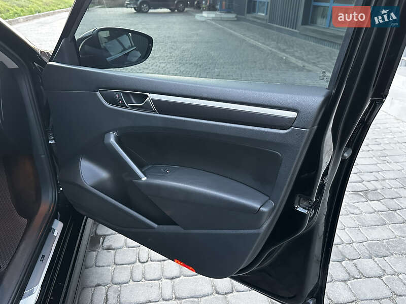 Седан Volkswagen Passat 2016 в Киеве