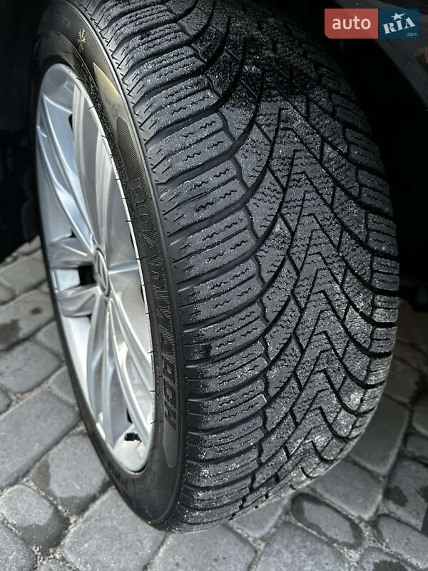 Седан Volkswagen Passat 2016 в Киеве