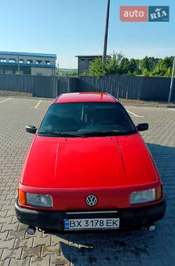 Седан Volkswagen Passat 1990 в  фото 2 Седан Volkswagen Passat 1990 в