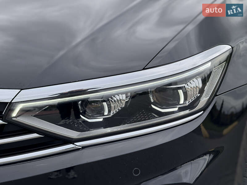 Седан Volkswagen Passat 2022 в Луцьку