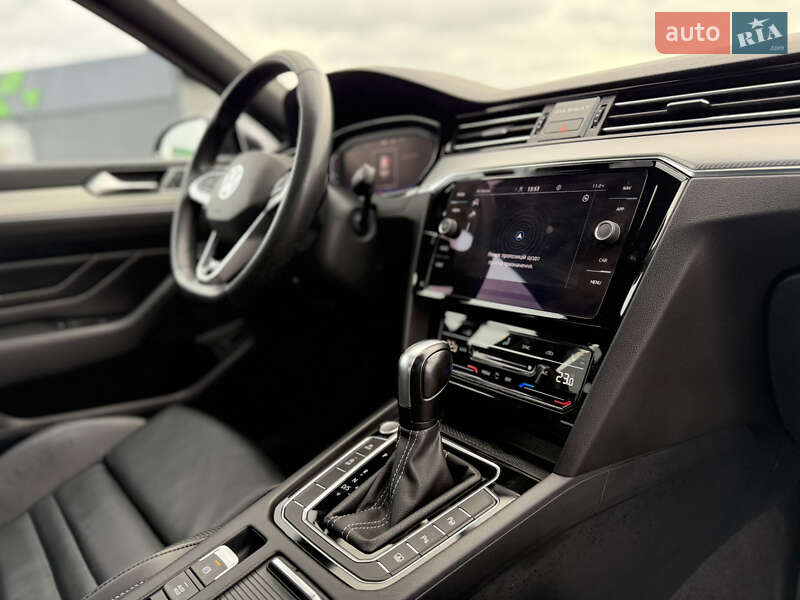 Седан Volkswagen Passat 2022 в Луцьку