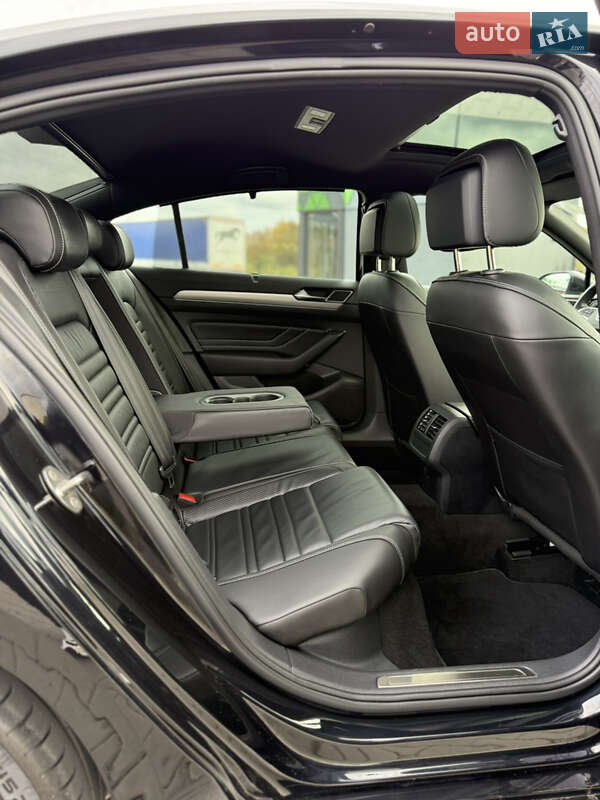 Седан Volkswagen Passat 2022 в Луцьку
