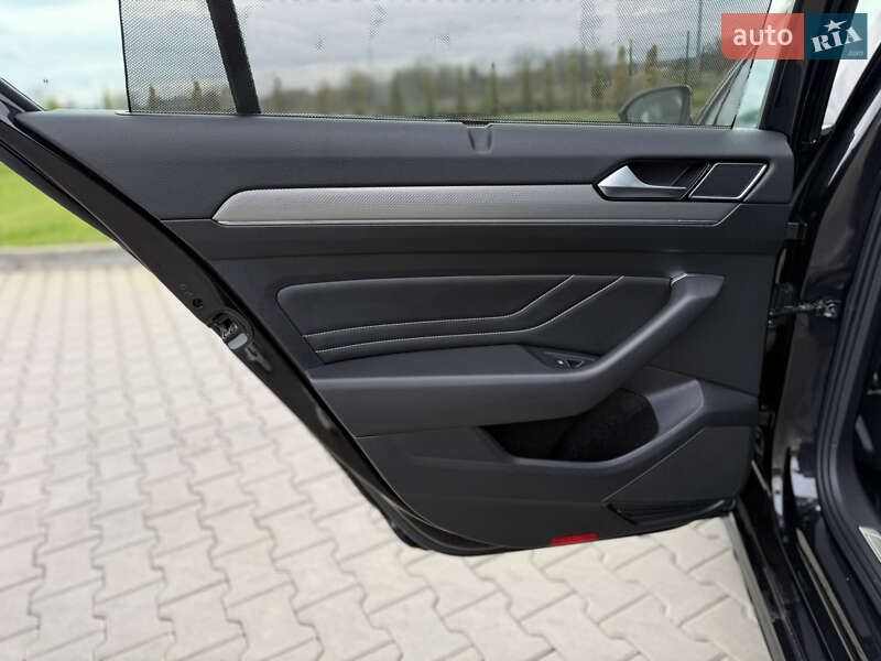 Седан Volkswagen Passat 2022 в Луцьку