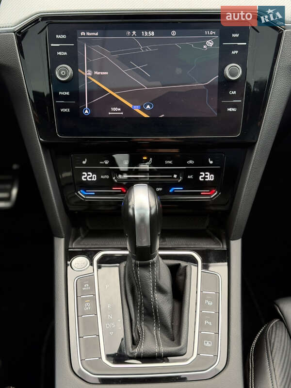 Седан Volkswagen Passat 2022 в Луцьку