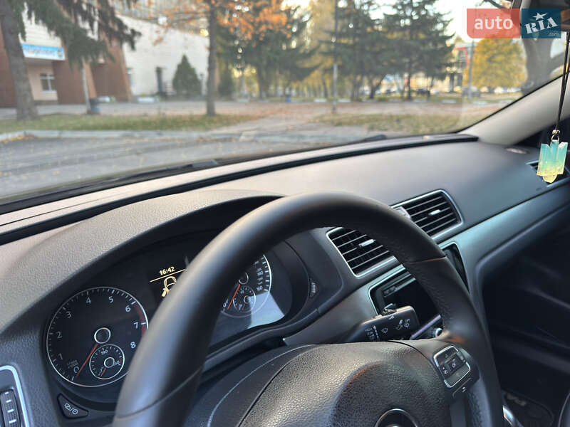 Седан Volkswagen Passat 2014 в Киеве фото 27 Седан Volkswagen Passat 2014 в Киеве