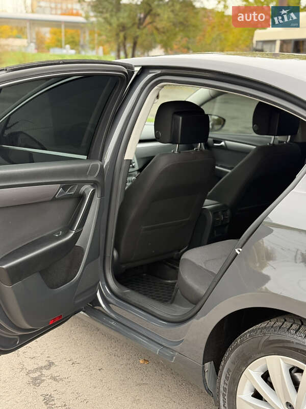 Седан Volkswagen Passat 2014 в Новомосковске фото 16 Седан Volkswagen Passat 2014 в Новомосковске