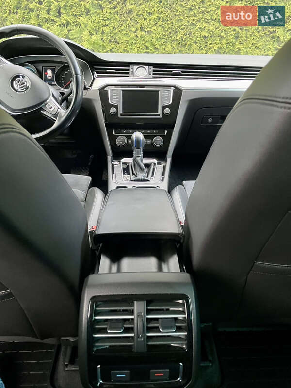 Универсал Volkswagen Passat 2016 в Рогатине