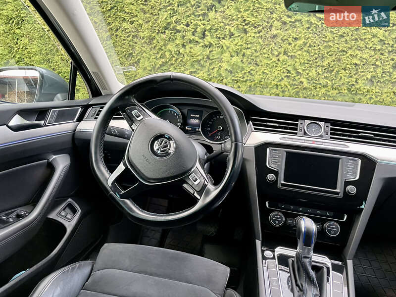 Универсал Volkswagen Passat 2016 в Рогатине